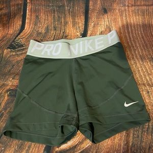 Juniors / Women’s Nike Pro shorts - Small
